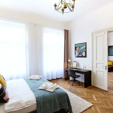 Apartment 5br 2bath Family 5mins To Wenceslas Square *