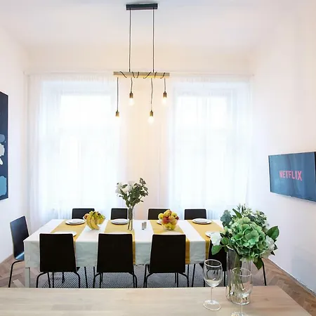 5br 2bath Family 5mins To Wenceslas Square * Prag